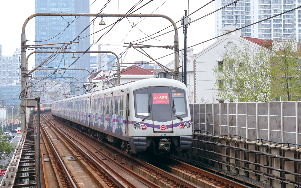 使用后扩底机械锚栓，上海市轨道交通4号线